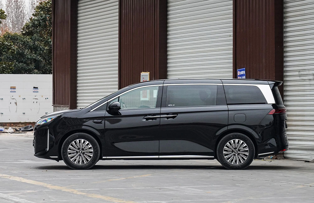 
								BYD Xia DM-i 2025 plné									